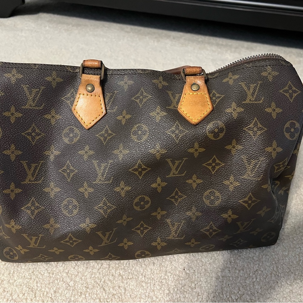 Authentic vintage Louis Vuitton Speedy 30. A GEM!